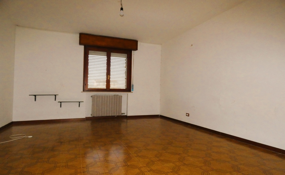 SORBOLO capannone con appartamento