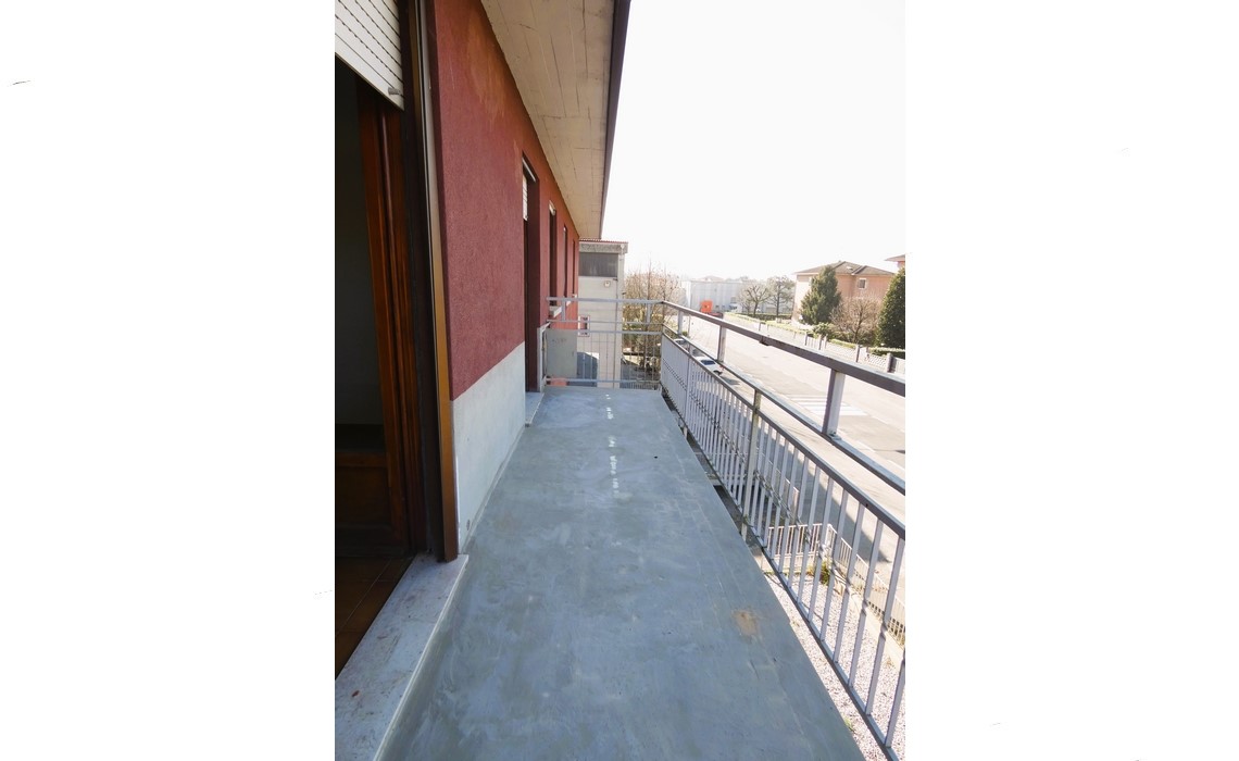 SORBOLO capannone con appartamento
