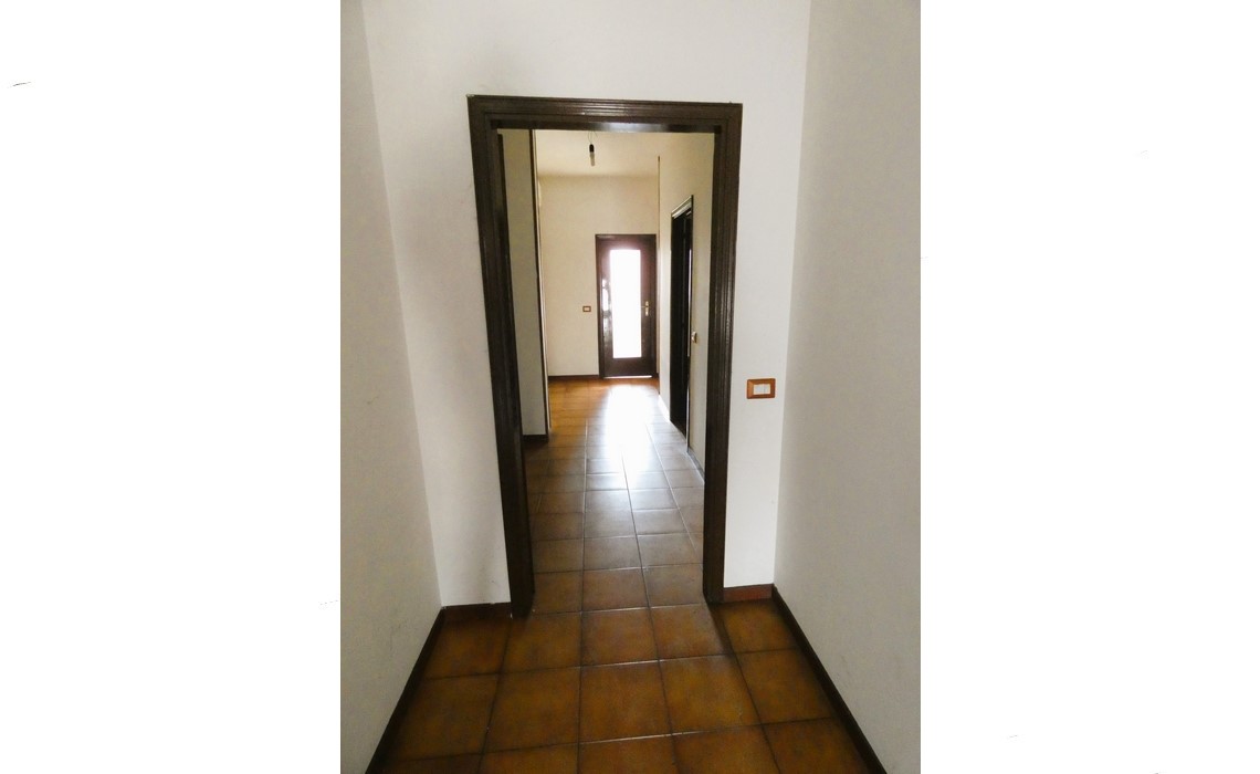 SORBOLO capannone con appartamento