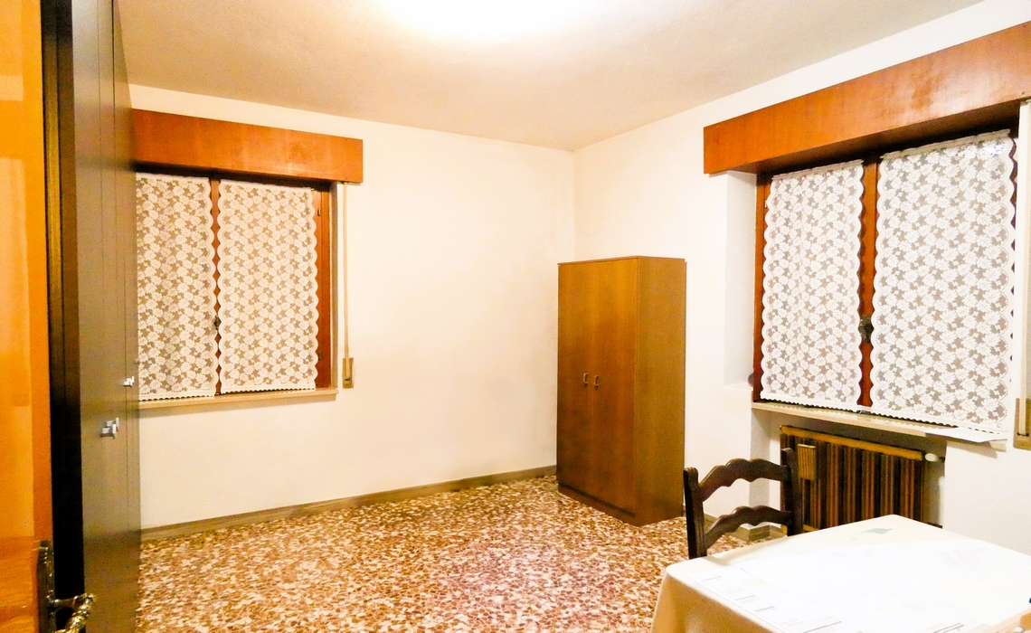 MONTECCHIO vicinissima al centro