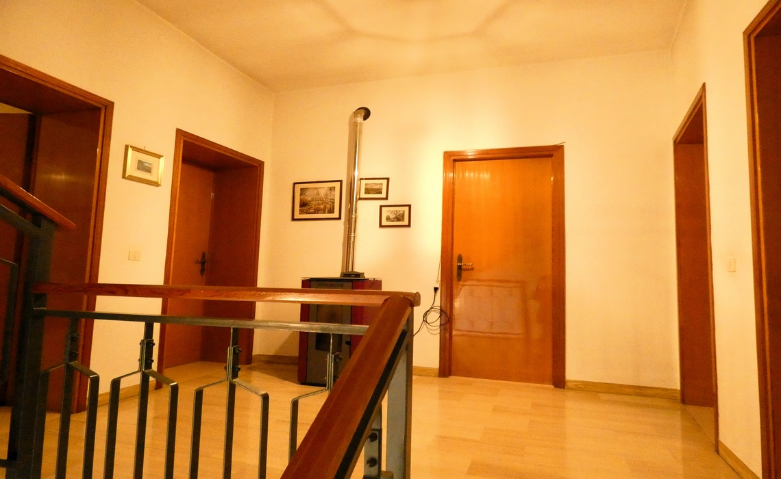 MONTECCHIO vicinissima al centro
