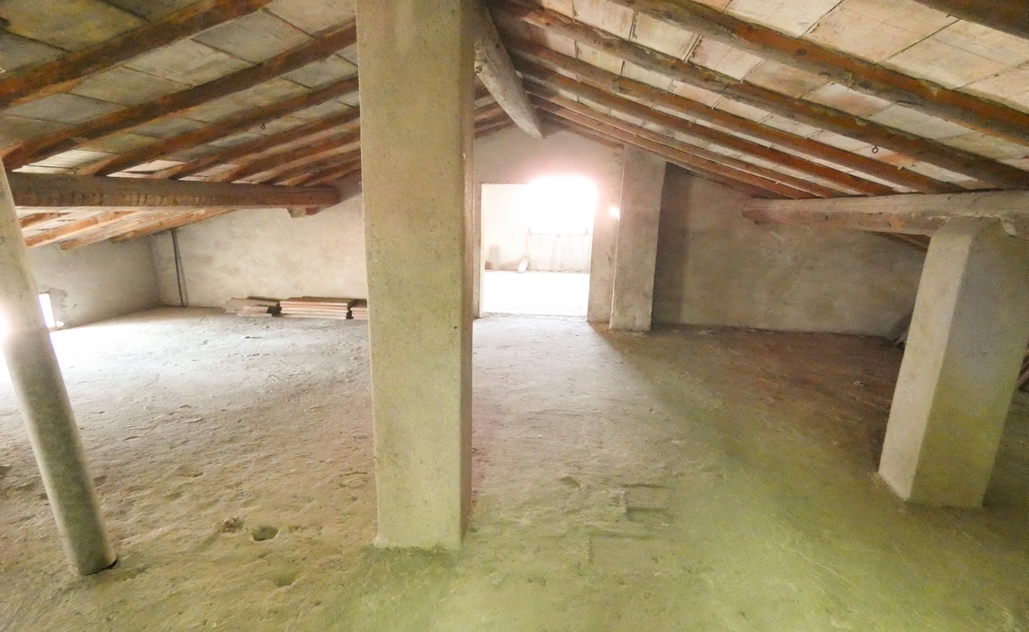 MONTECCHIO vicinissima al centro