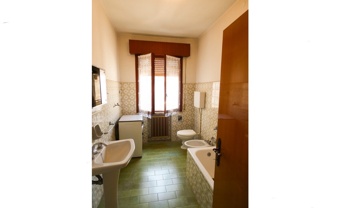MONTECCHIO vicinissima al centro