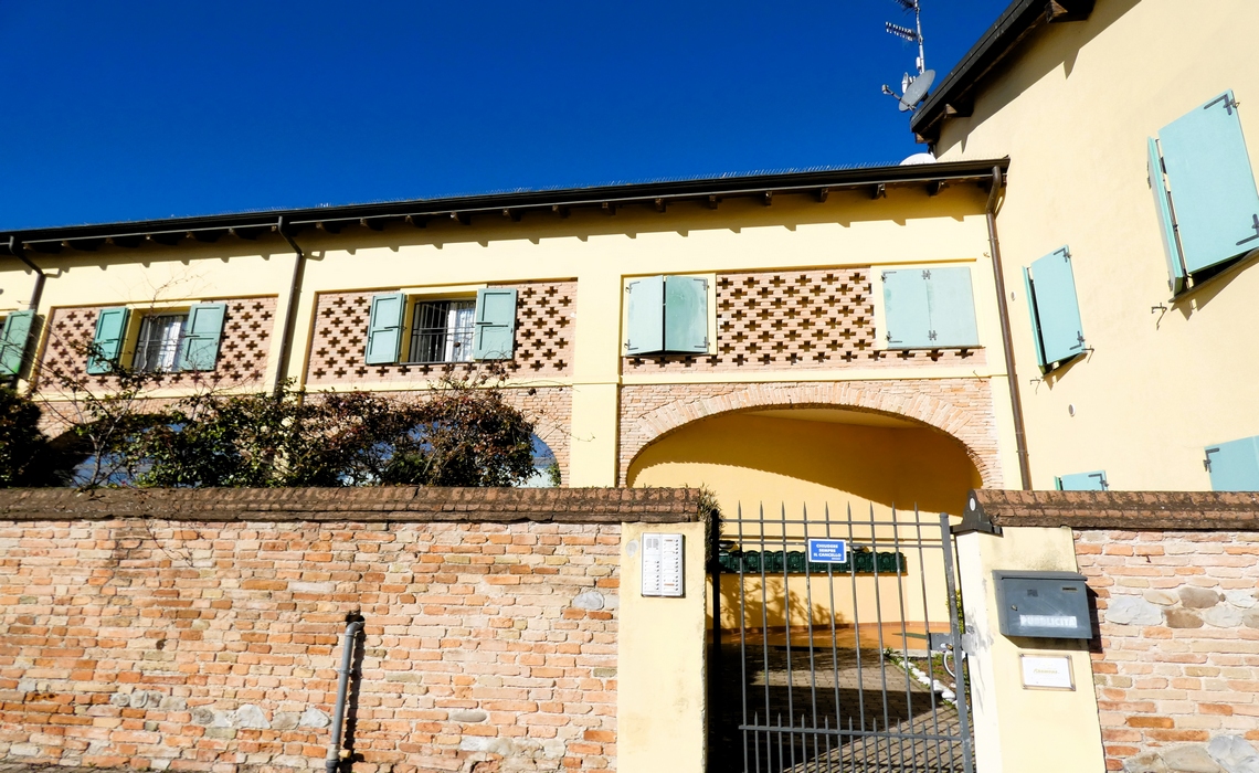 CALERNO bilocale arredato con posto auto