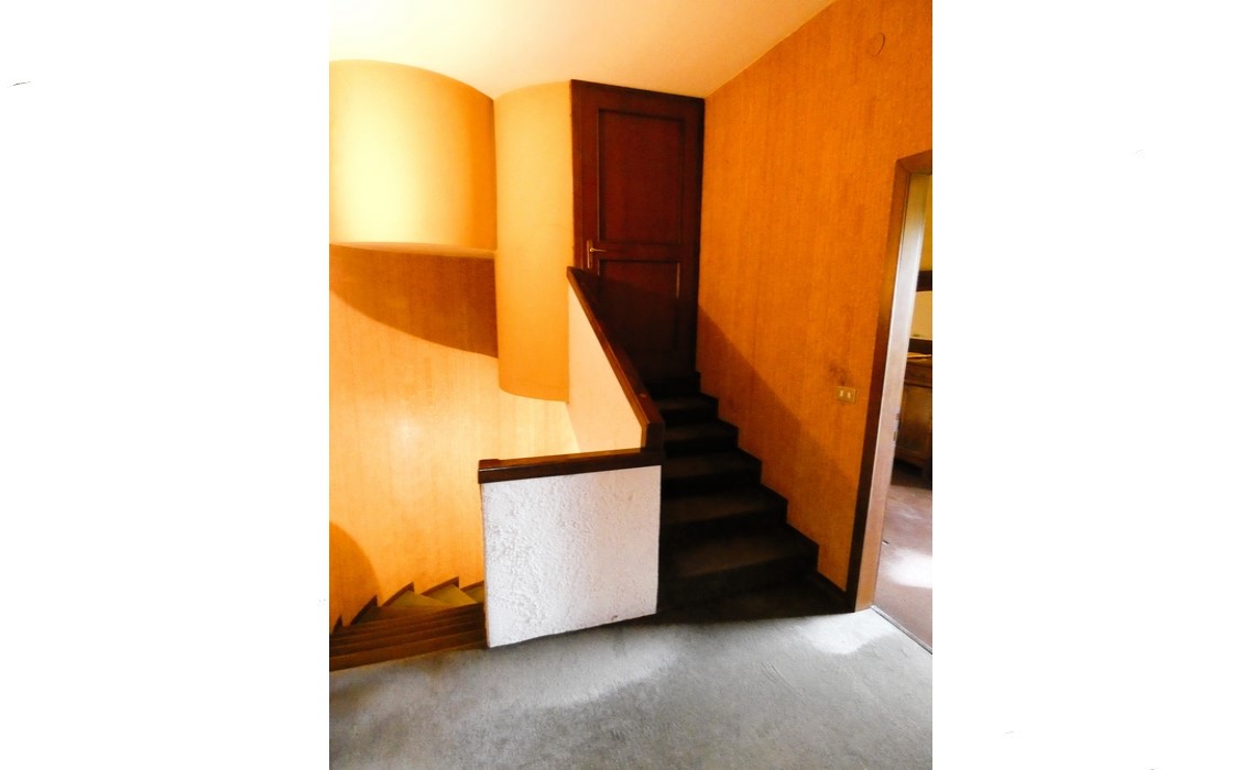 Via Sidoli interno contesto signorile